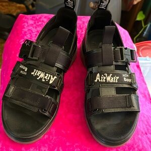 🩴👡Dr. Martens Pearson size 7 men 8 women US GUC👡🩴